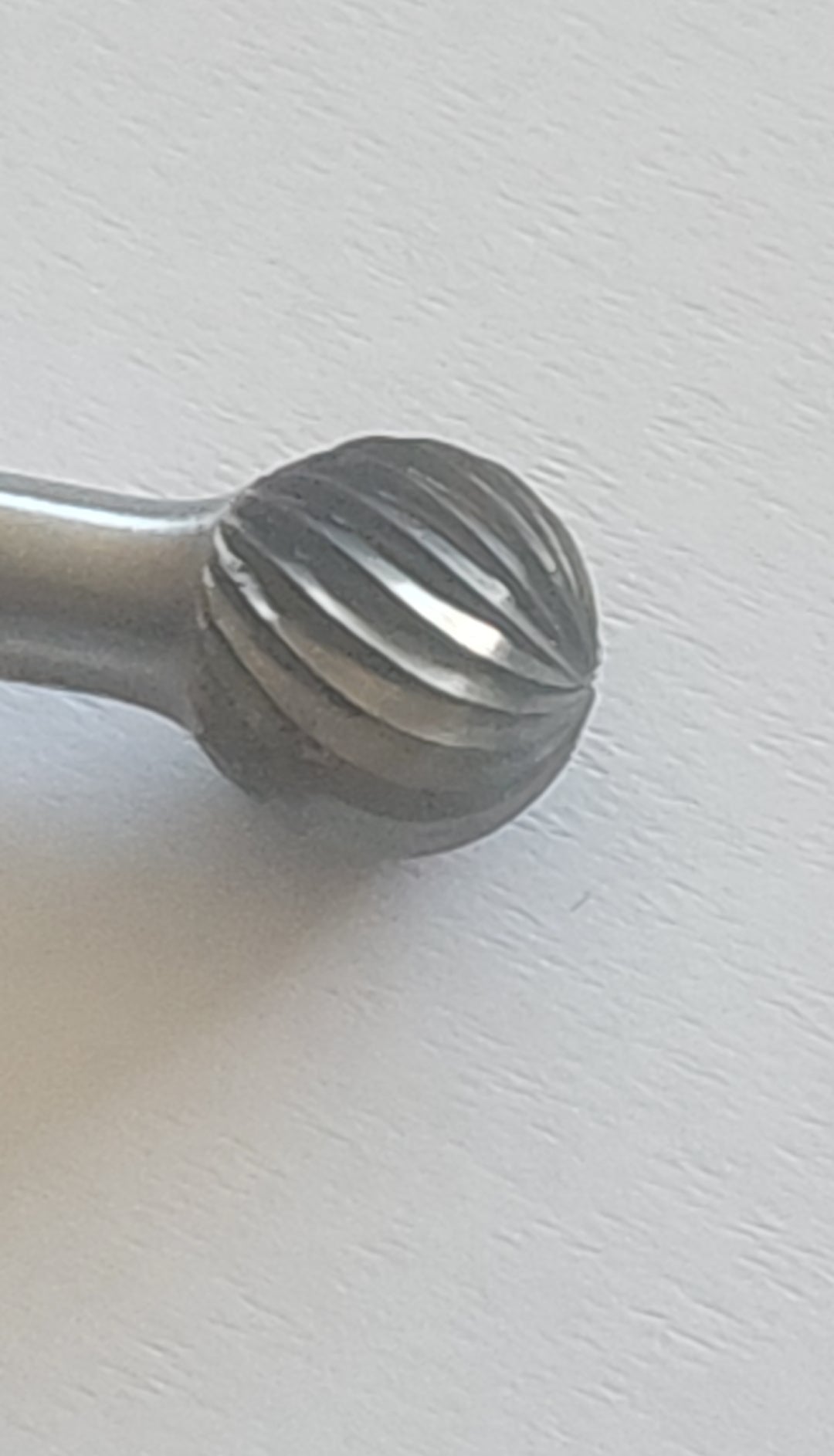 SD62018 – 20mm Ball Carbide Burr, 6mm Shank Single Cut for Steel & Cast Iron